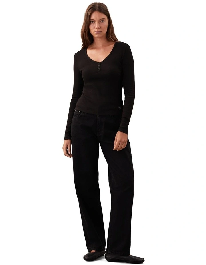 Woven Label Long Sleeve V-Neck Henley Top in Black image 4