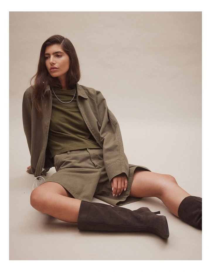 Jean Tee in Olive image 5
