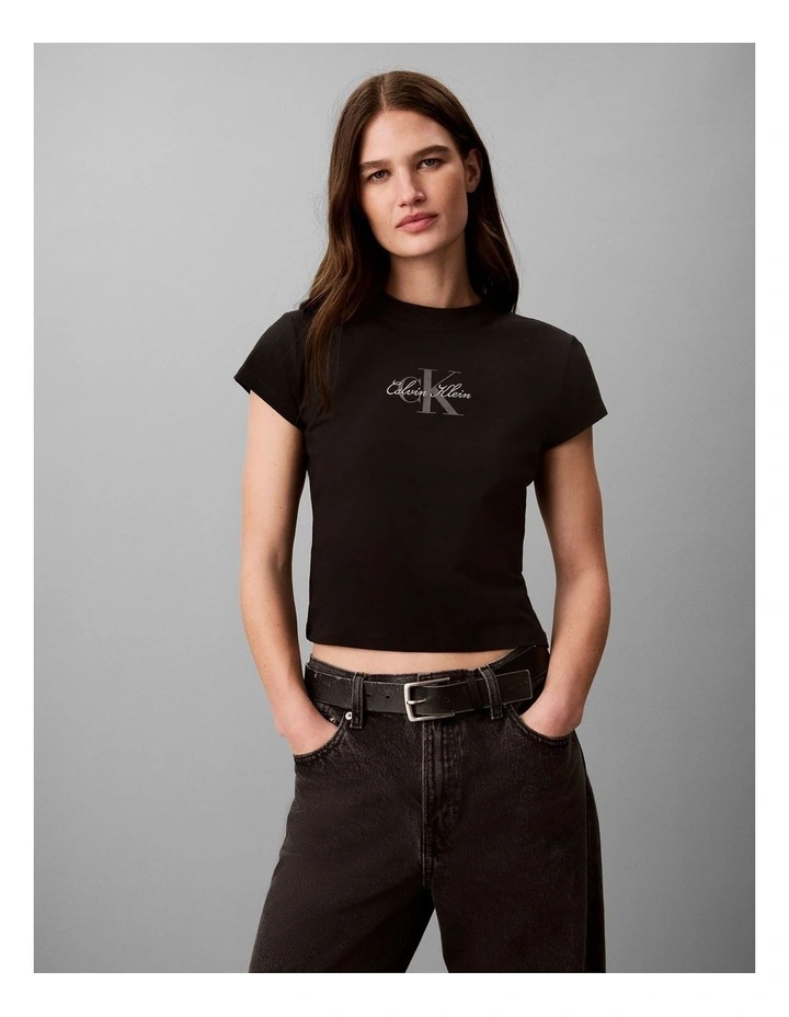 Script Monologo Baby Tee in Black image 3