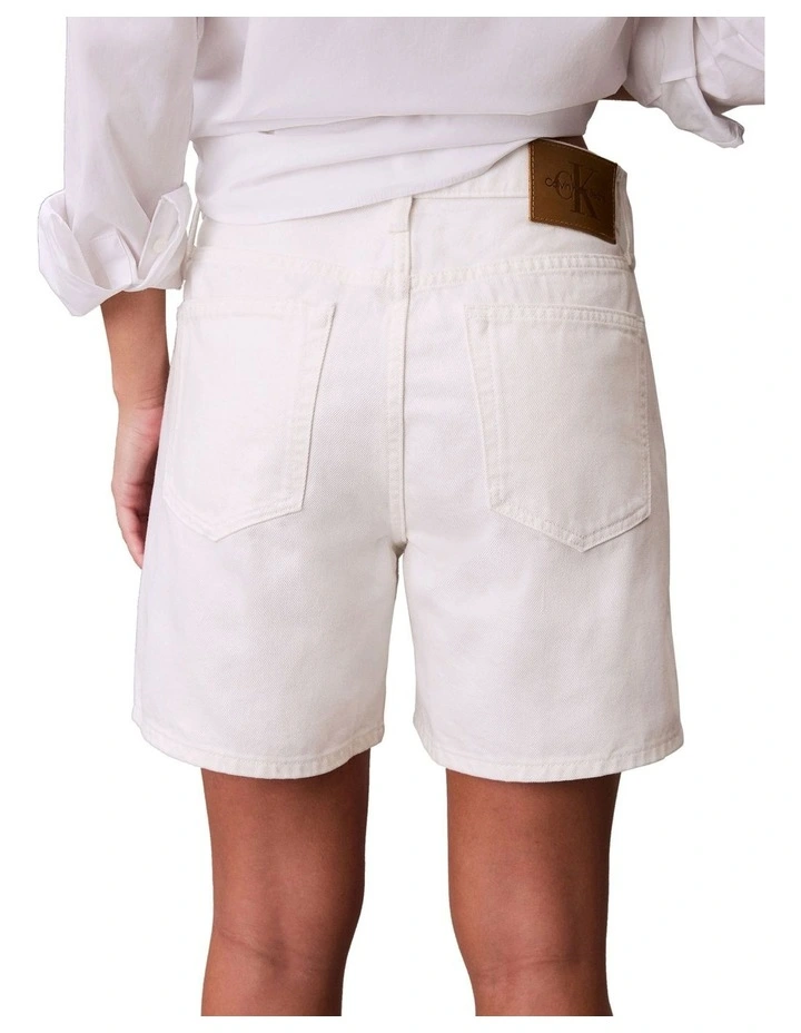 Signature 90S Fit Short in Chalk image 4