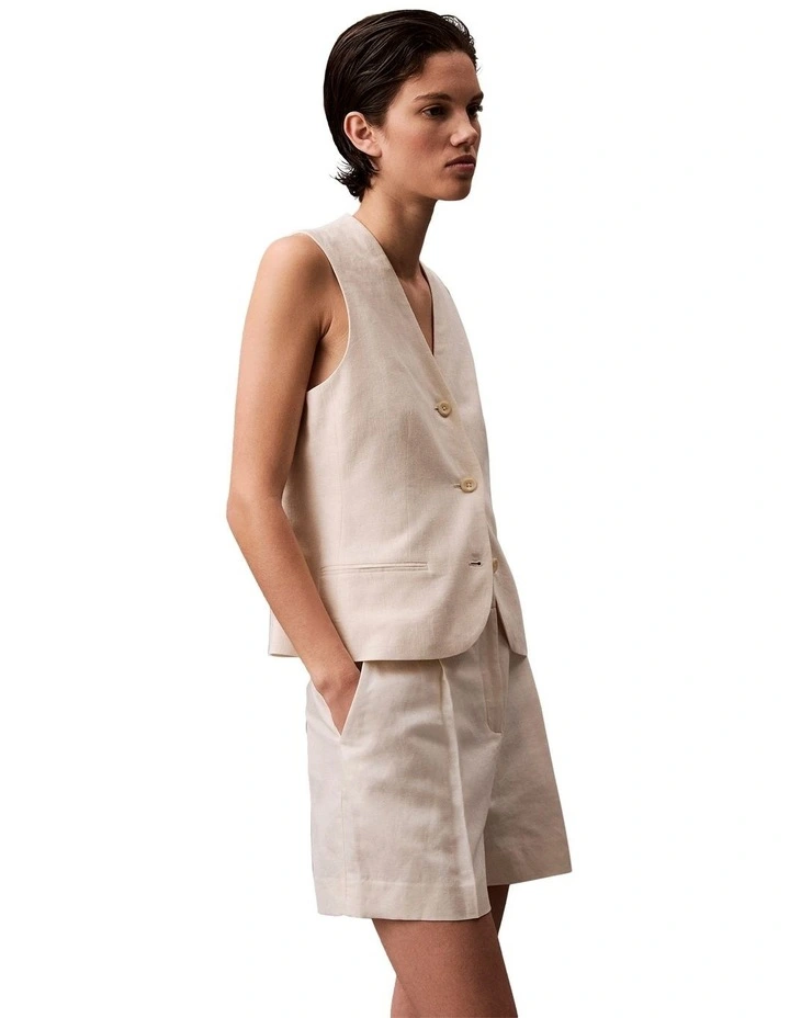 Structured Linen Tailored Short in Tofu image 3