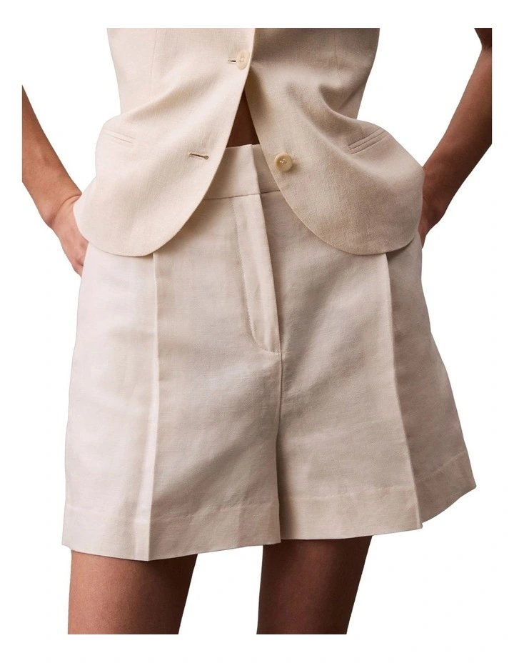 Structured Linen Tailored Short in Tofu image 5