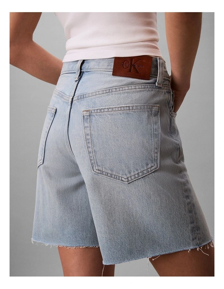 Calvin Klein 90s 6-Inch Denim Shorts in Washed Luther image 5