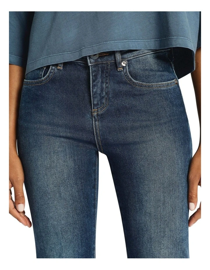 Vintage Mid Rise Bootleg Jean in Indigo image 5