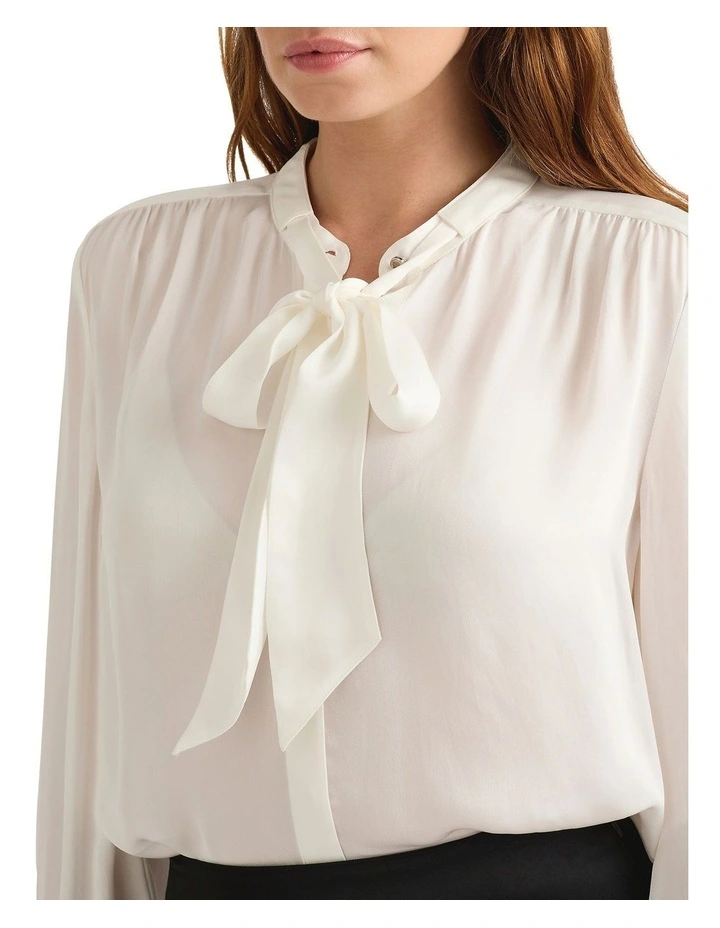 Salma Pussybow Blouse in Ivory image 4