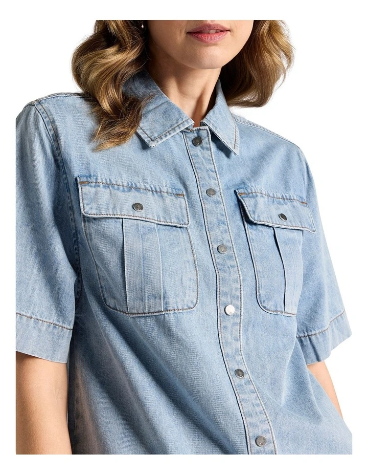 Gacia Short Sleeve Denim Shirt in Light Mid Wash image 3