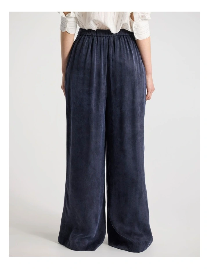 Thordis Pant in Navy image 3
