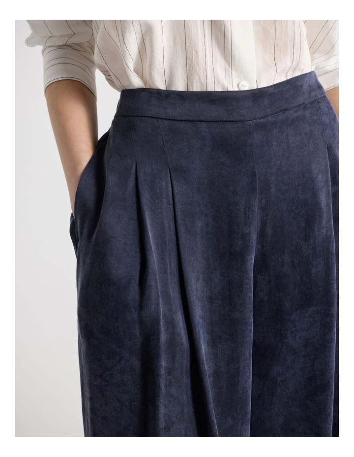 Thordis Pant in Navy image 4