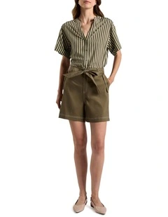 Cabello Stretch Linen Short in Moss