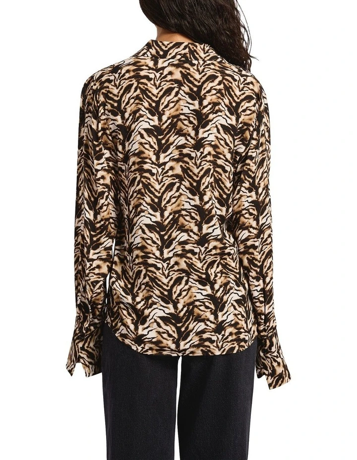Winter's Tail Shirt in Chocolate Multi image 2