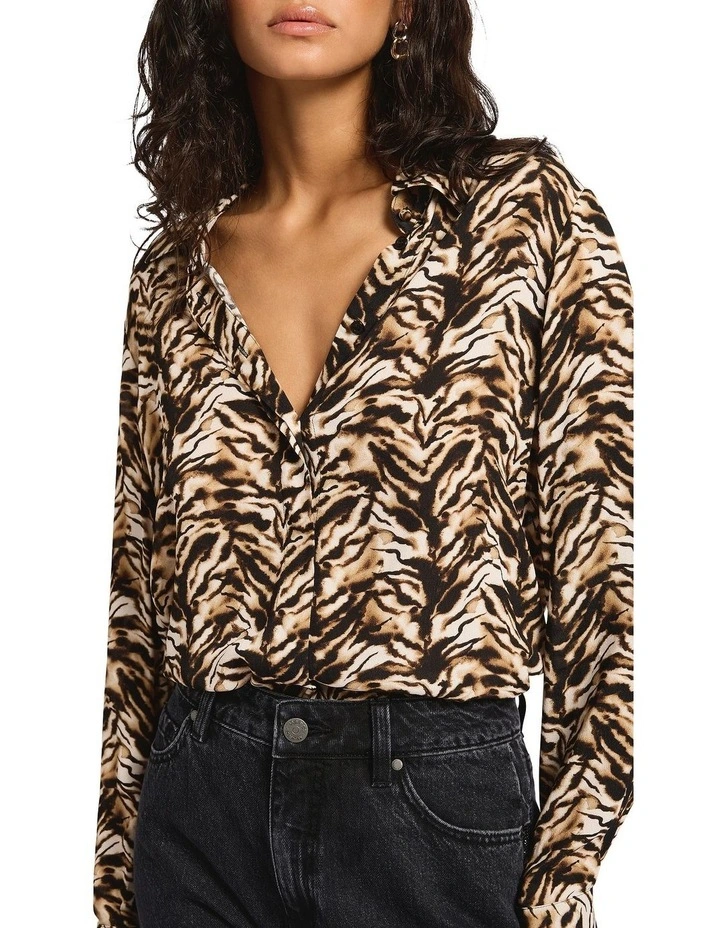 Winter's Tail Shirt in Chocolate Multi image 3