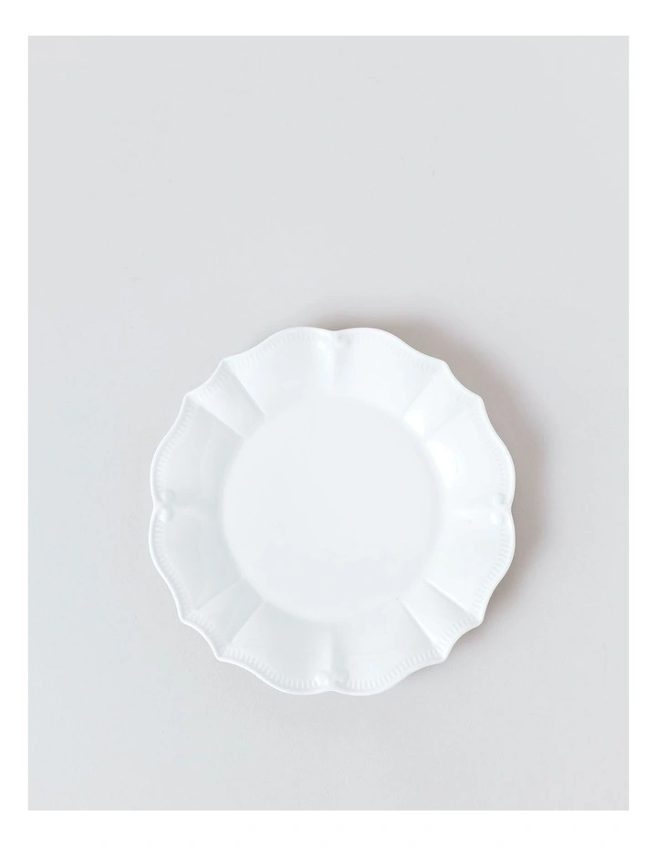Bella Scalloped 12pc Dinner Set in White image 4