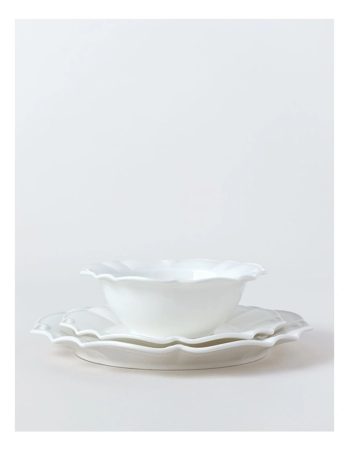 Bella Scalloped 12pc Dinner Set in White image 7