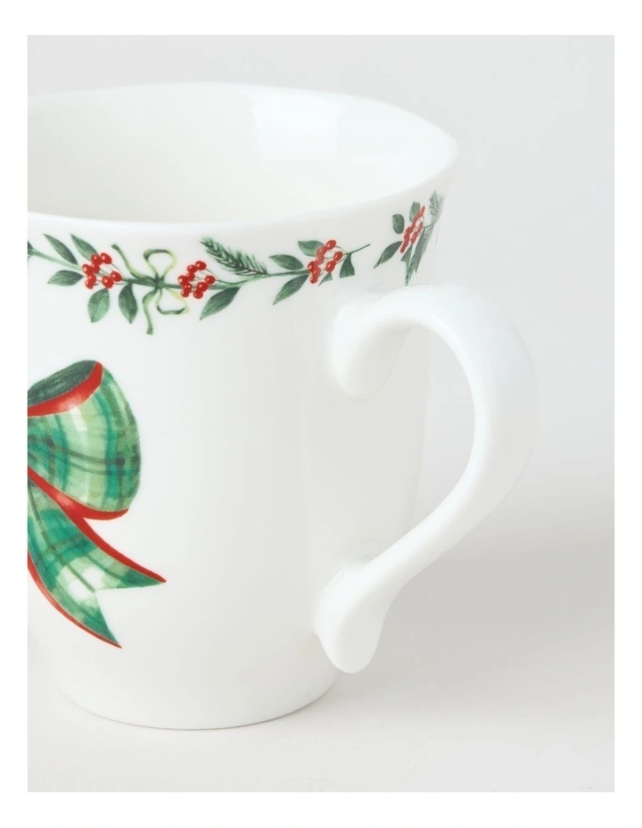 Traditional Christmas Scalloped Mug Set of 2 380ml image 3