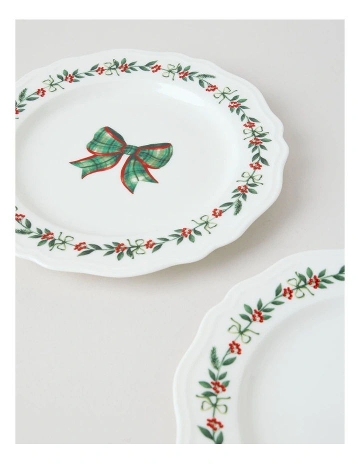 Traditional Christmas Scalloped Side Plate Set of 2 21cm image 2