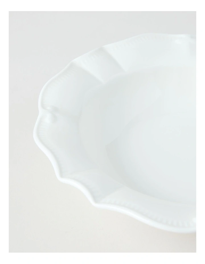 Bella Scalloped Pasta Bowl 22.8cm in White image 3