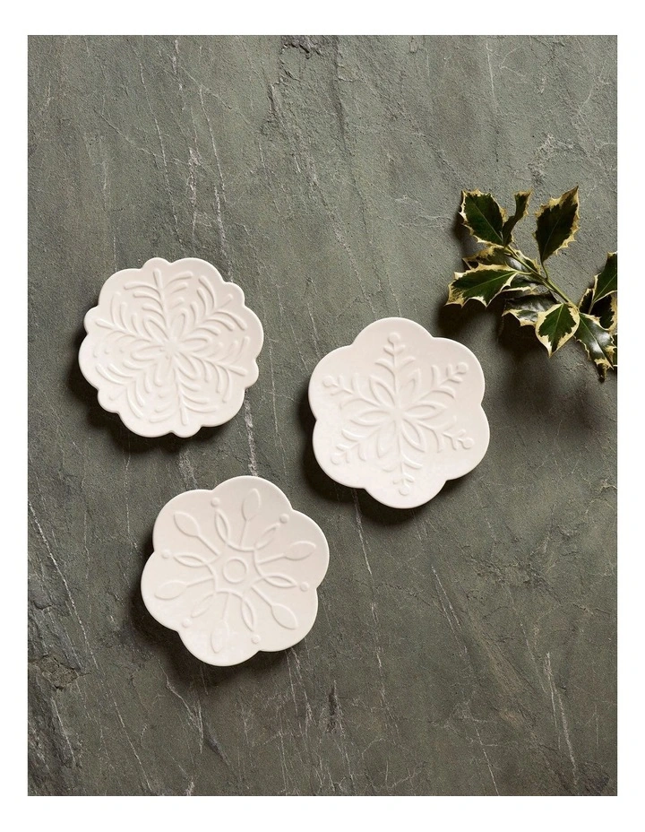 Christmas Snowflake Frost Plate 15cm in White image 4