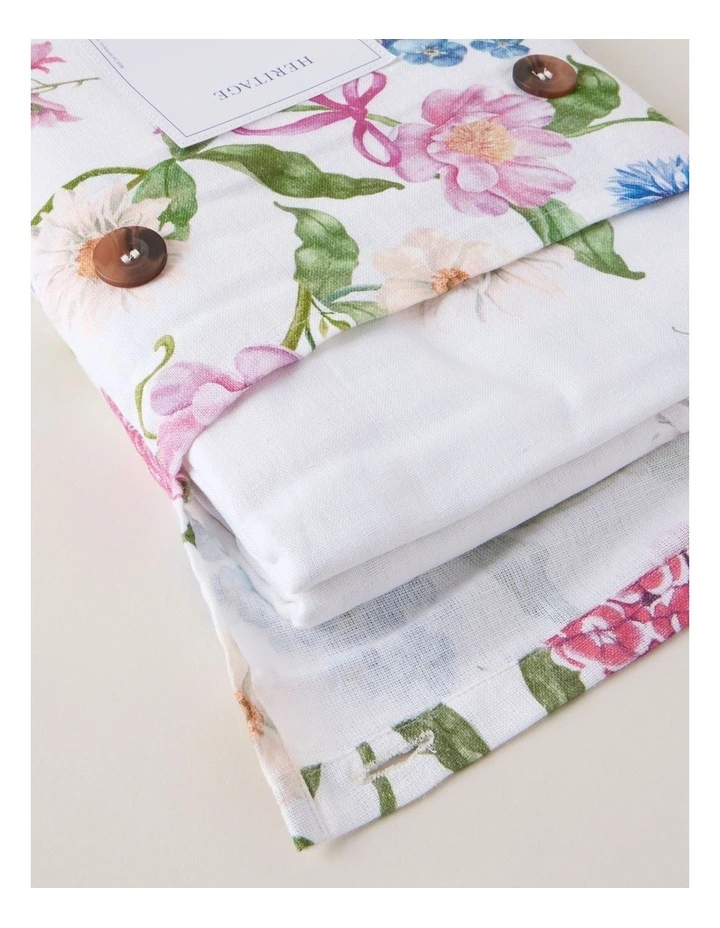 Winter Romance Tablecloth in Multi image 3