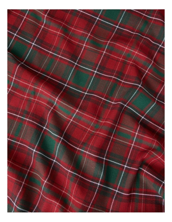 Heirloom Tartan Tablecloth 150 x 220cm in Red and Green image 6