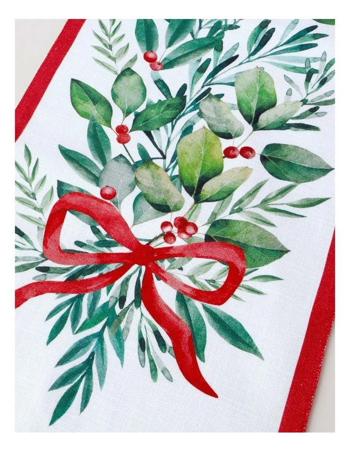 Traditional Christmas Runner in White/Red image 3