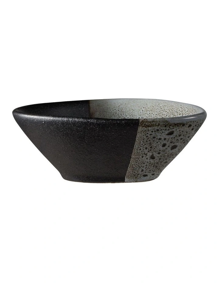 Umi Triangle Sauce Bowl 10x3.5cm in Black image 2