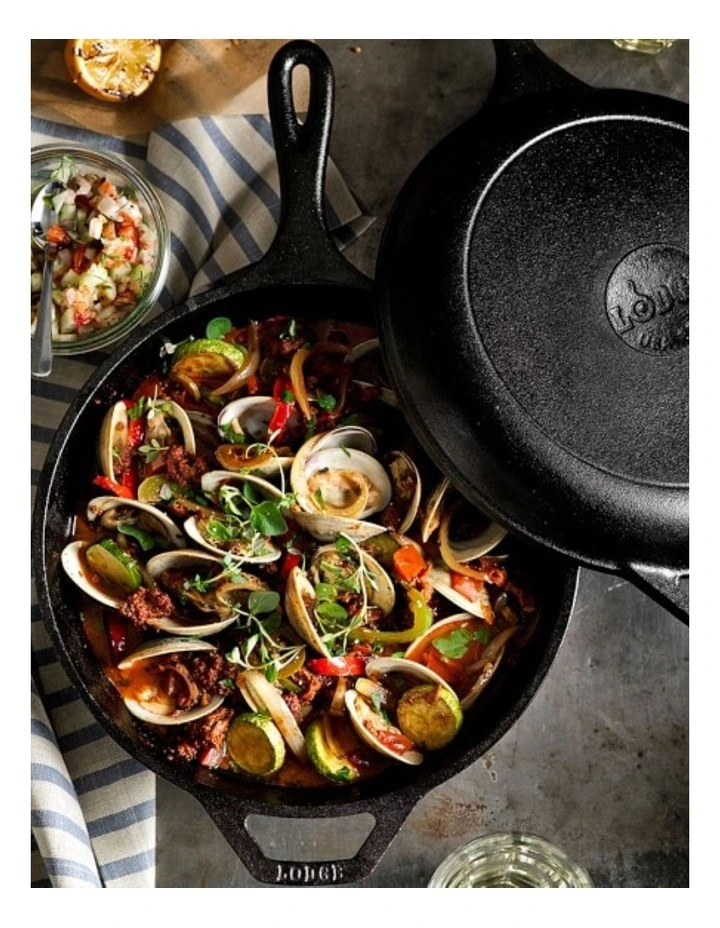 Cast Iron Combo Cooker with Helper Handle 3L in Black image 5