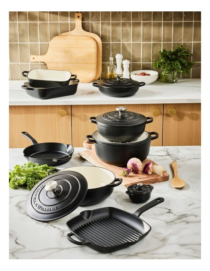Cast Iron Round Casserole 24cm/3.3L in Black image 5