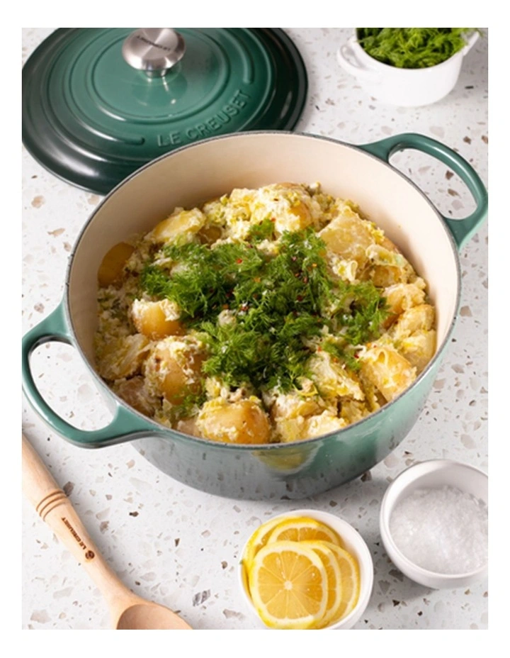 Signature Round Casserole 24cm in Green image 5