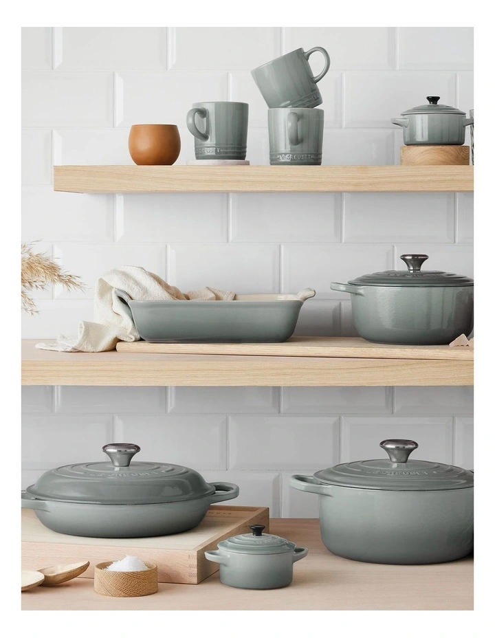 Signature Round Casserole 26cm in Sea Salt image 6