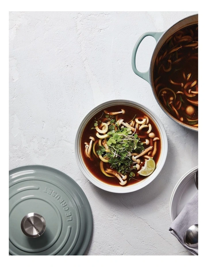 Signature Round Casserole 26cm in Sea Salt image 7