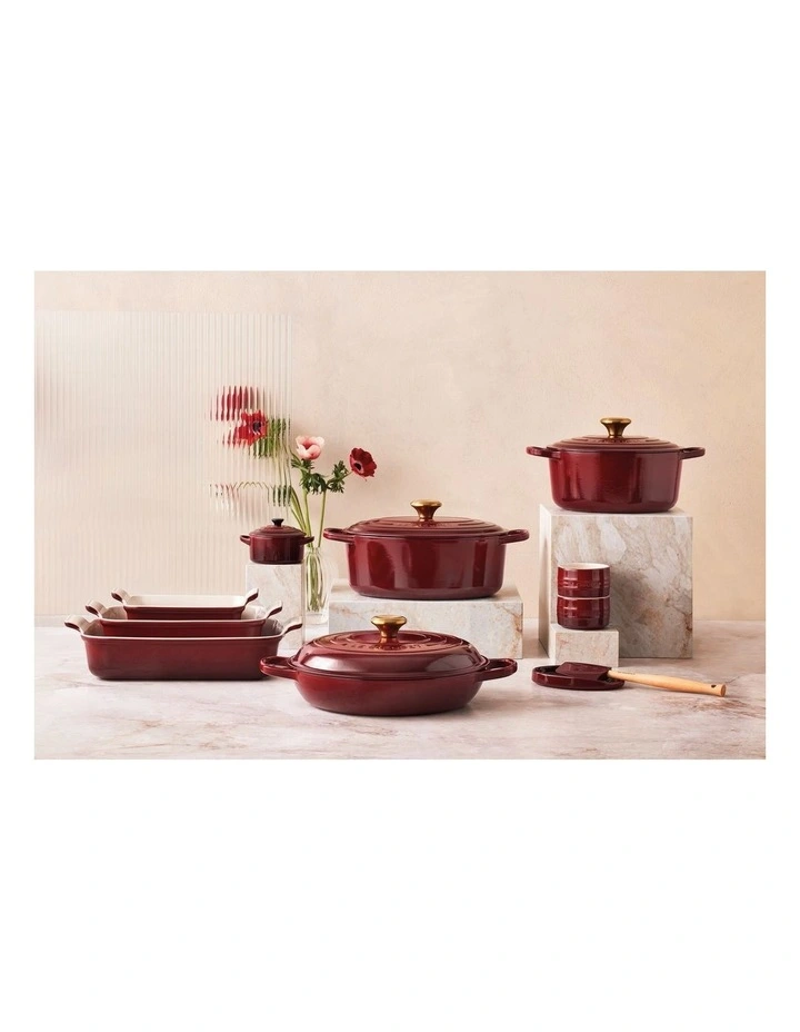 Signature 28cm/6.7L Round Casserole Dish in Garnet image 7