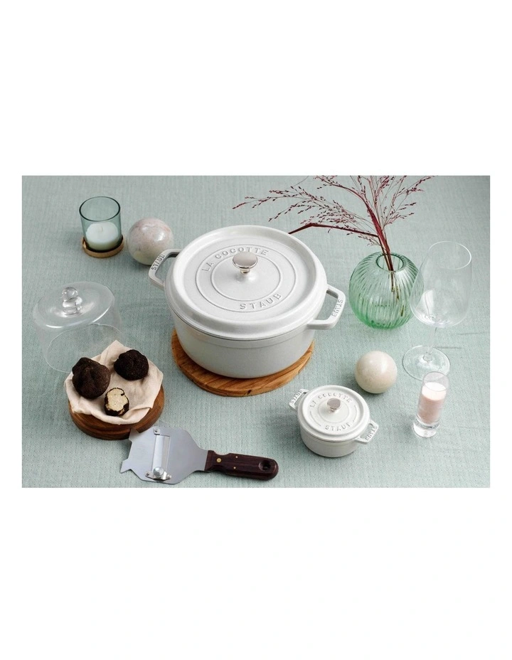 Round Cocotte 20cm/2.2L in White Truffle image 3
