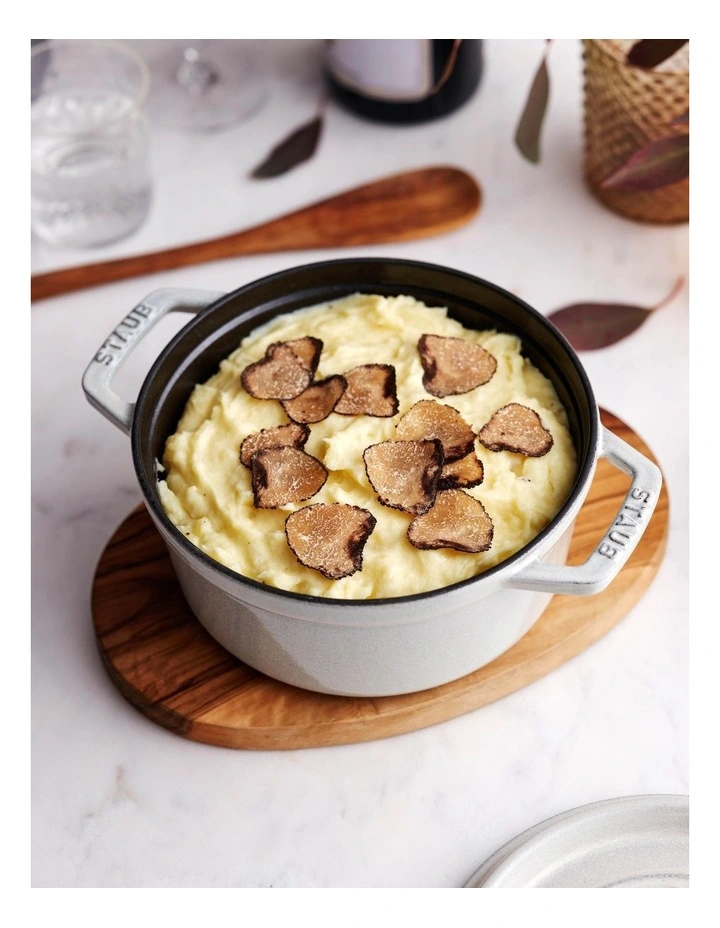 Round Cocotte 20cm/2.2L in White Truffle image 5