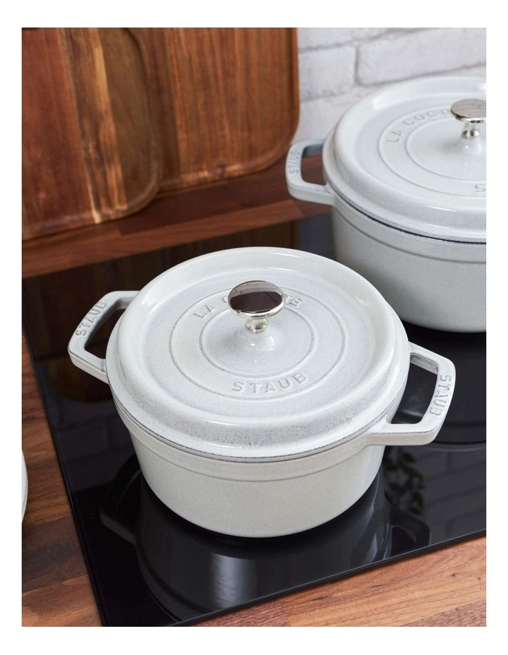 Round Cocotte 20cm/2.2L in White Truffle image 7