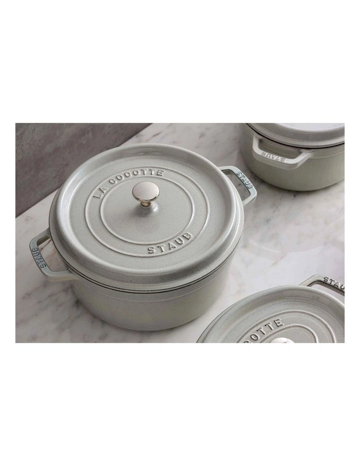 Round Cocotte 24cm/3.8L in White Truffle image 3