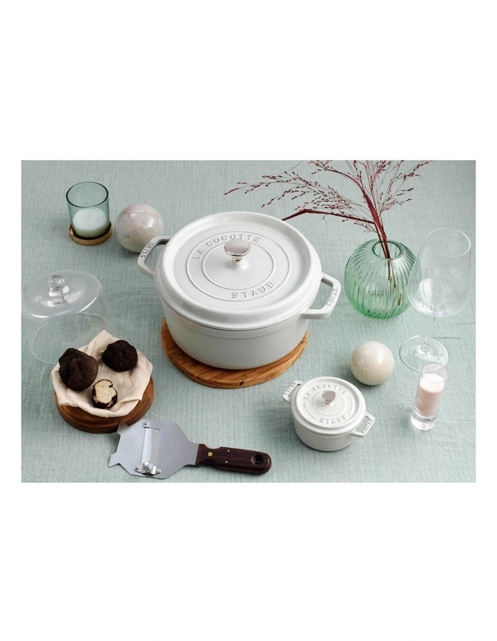 Round Cocotte 28cm/6.7L in White Truffle image 2