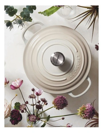 Signature Round Casserole 24cm Meringue