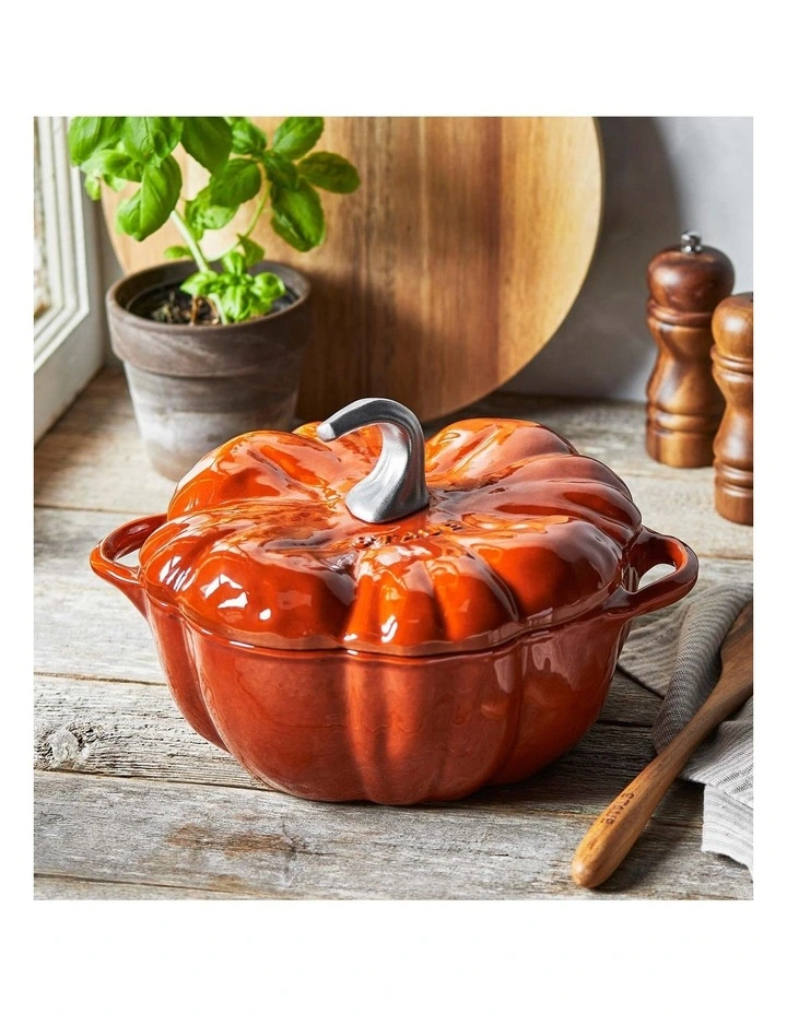Pumpkin cast Iron Cocotte 24cm in Orange image 3