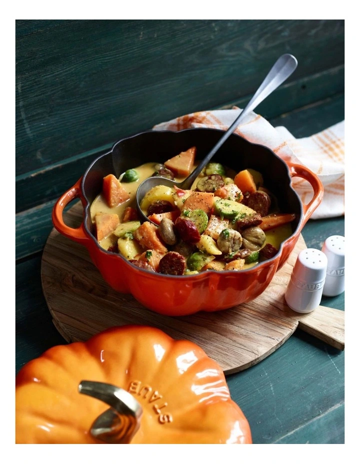 Pumpkin cast Iron Cocotte 24cm in Orange image 4