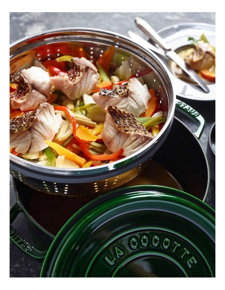 Round Cocotte with Steamer 26cm/5.2L Basil in Green image 2