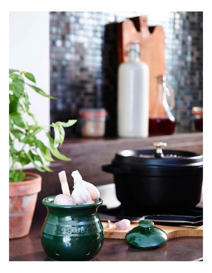 Round Cocotte 18cm/1.7L  in Black image 5