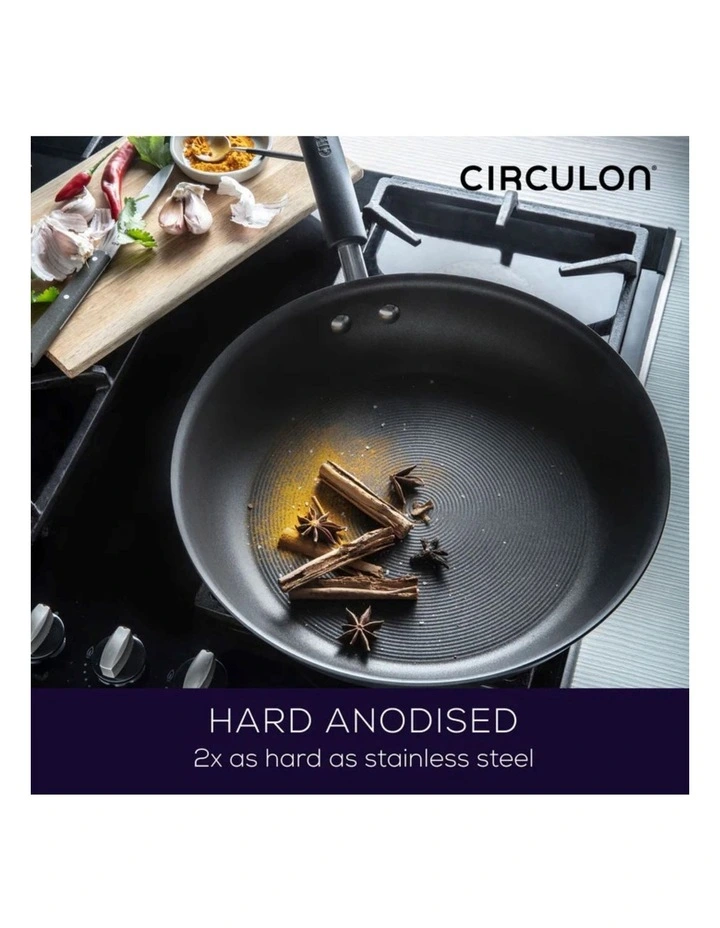 Total Nonstick Induction Covered Sauteuse 28cm/4.7L in Black image 4