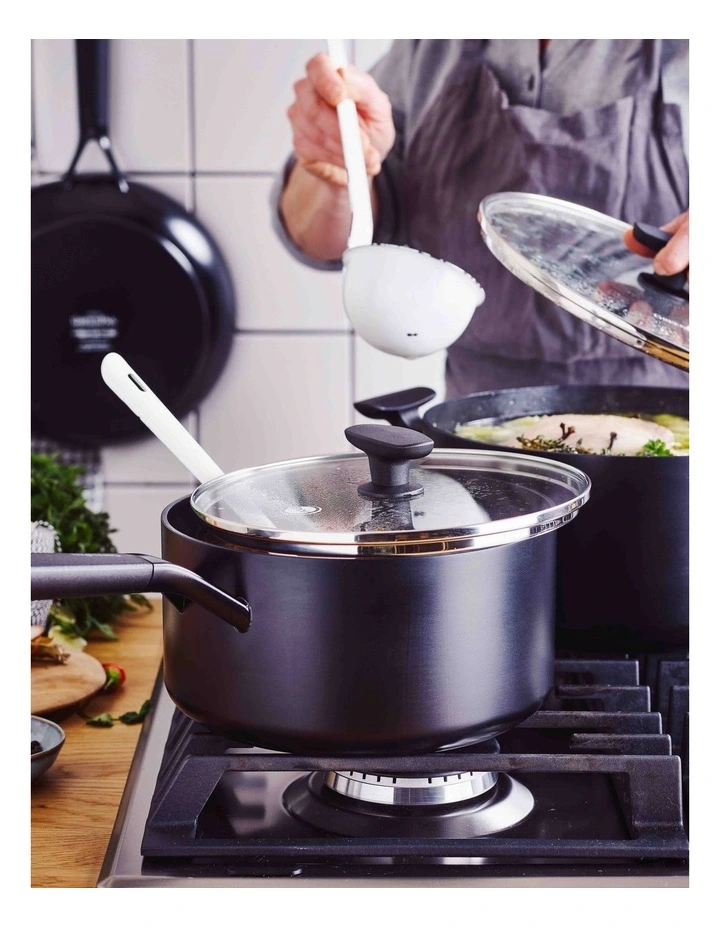 Smartshape Covered Saucepan 20cm in Black - PFAS-free ceramic non-stick image 3