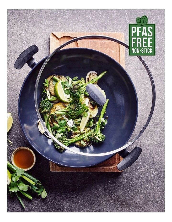 Smartshape Covered Wok 32cm / 5.43L with 2 side handles - PFAS-free ceramic non-stick image 2