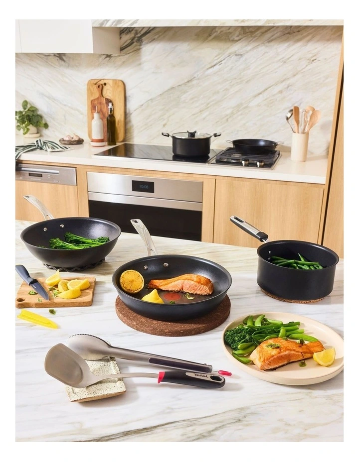 Excellence Induction Non-Stick Wok 28cm in Black image 2