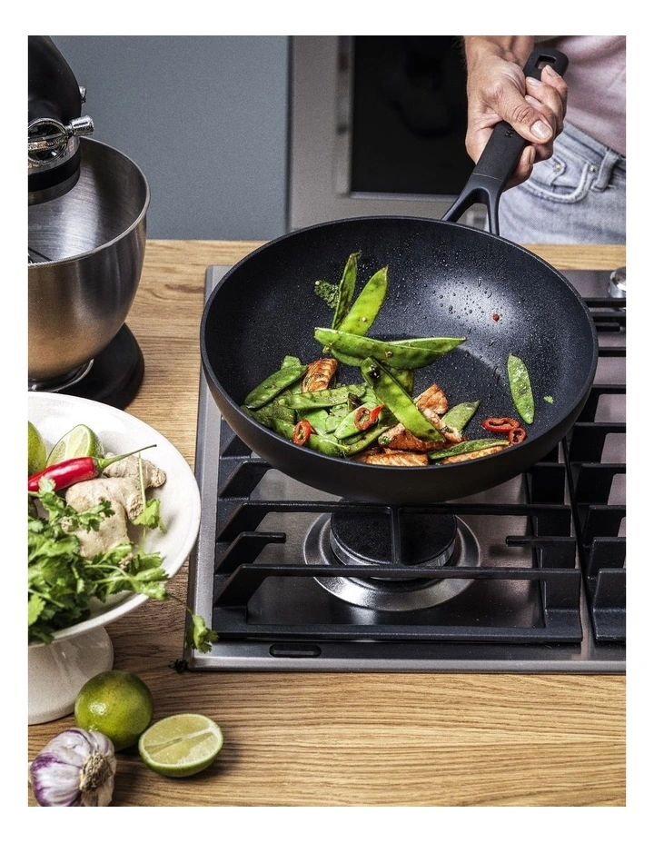 Classic Forged Aluminium Open 28cm 3.7L Wok in Black image 2