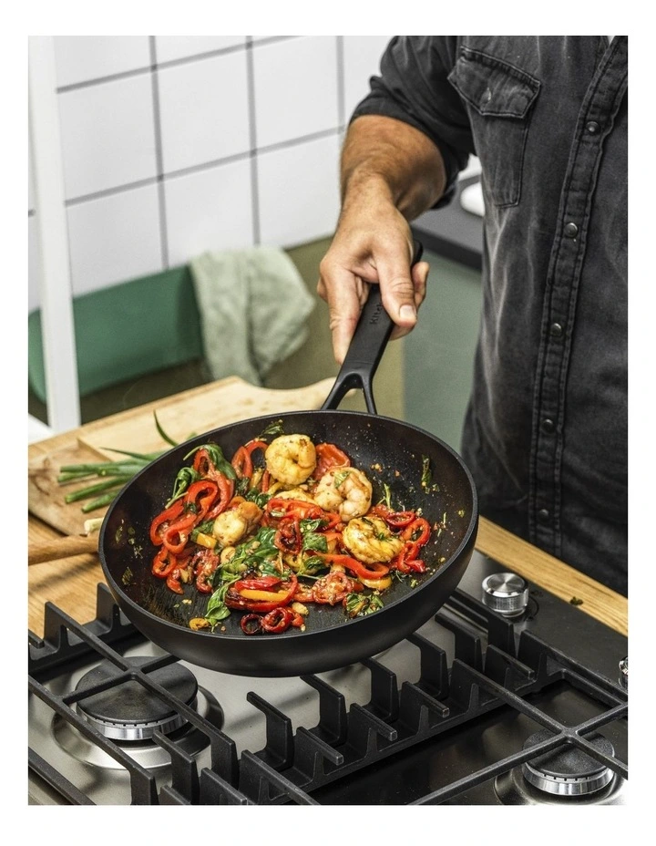 Classic Forged Aluminium Open 28cm 3.7L Wok in Black image 4