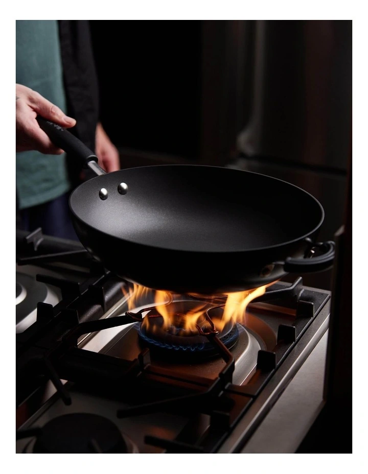 Total Nonstick Induction Covered Stirfry 30cm image 2