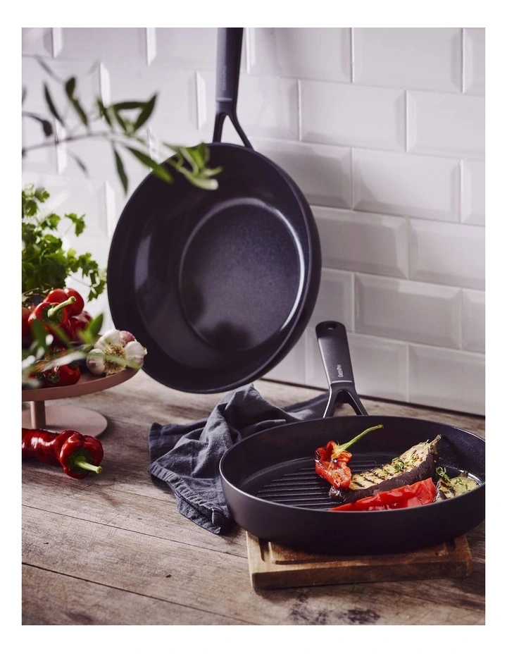 SmartShape 28cm/3.69L Open Wok PFAS-free ceramic non-stick in Black image 4