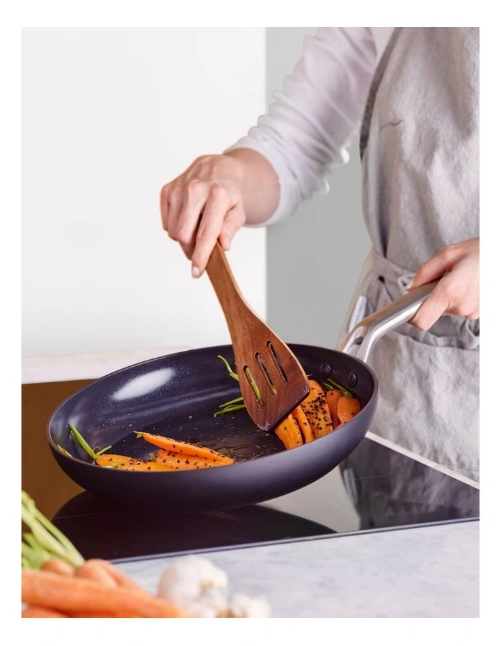 Omega Frypan 28cm in Black image 2